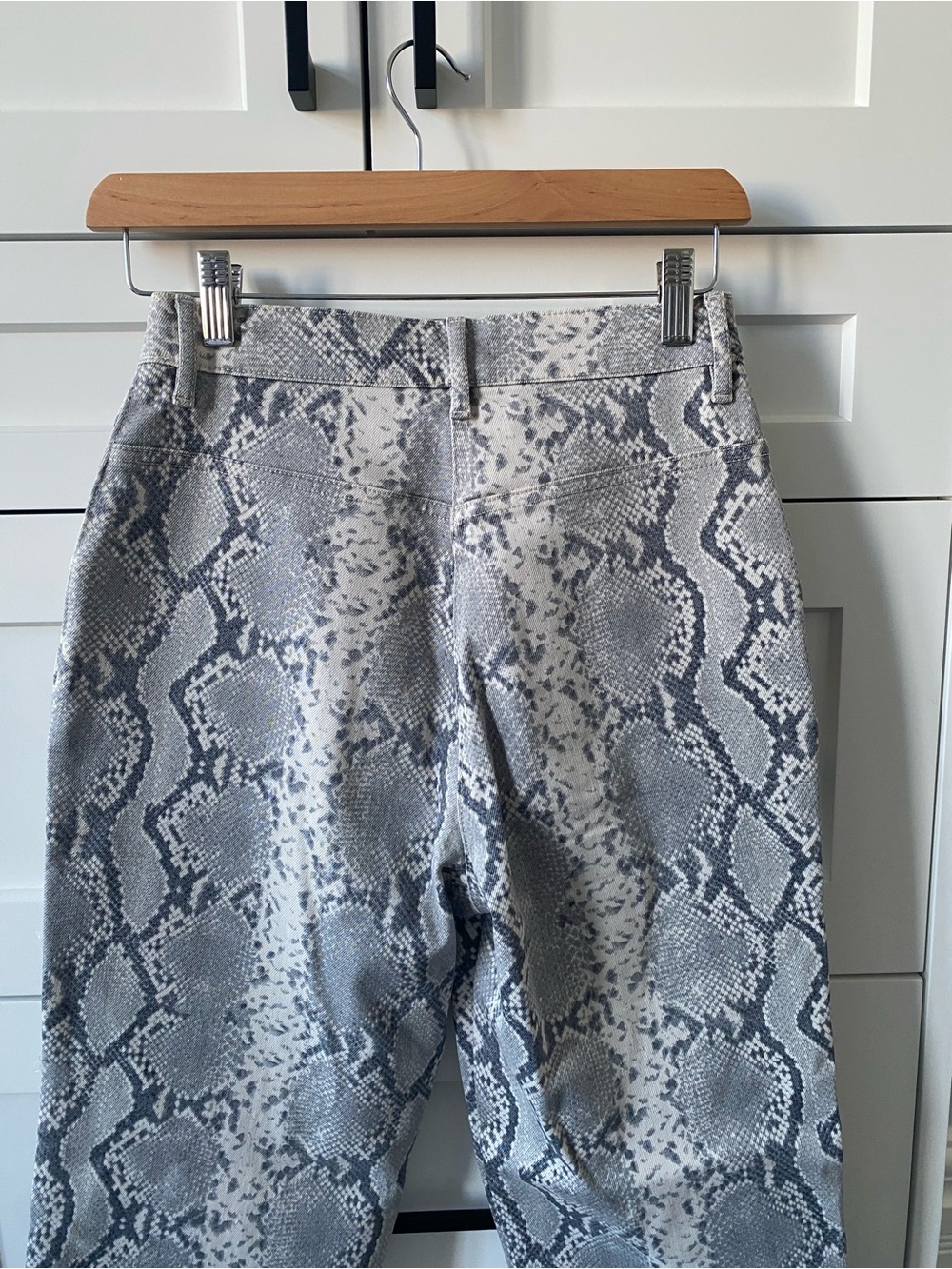 Aritzia Straight Leg Snakeskin Print Pants in Gray and White - Picture 3 of 3